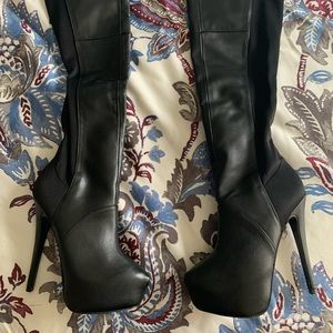 like new knee high steve madden boots size 6
